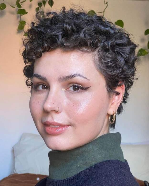 Pixie bouclée cheveux fins naturels