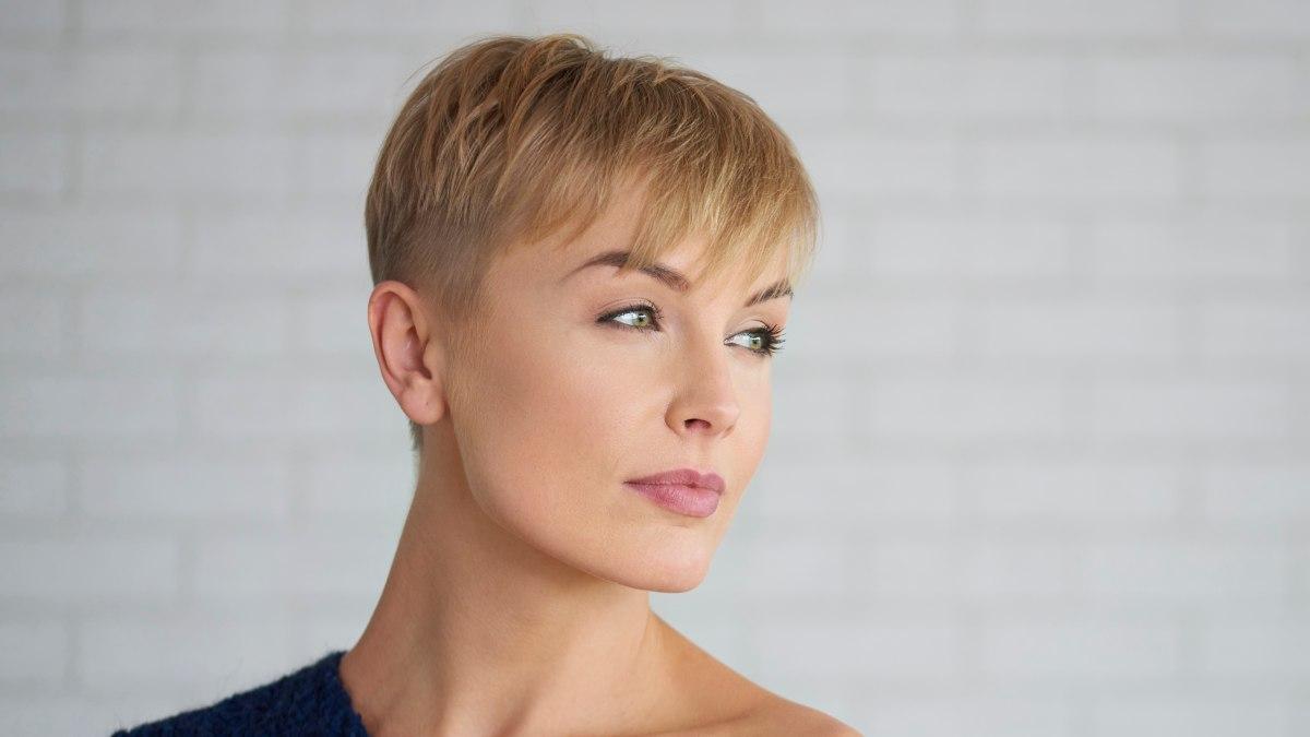 Pixie cut avec frange légère femme