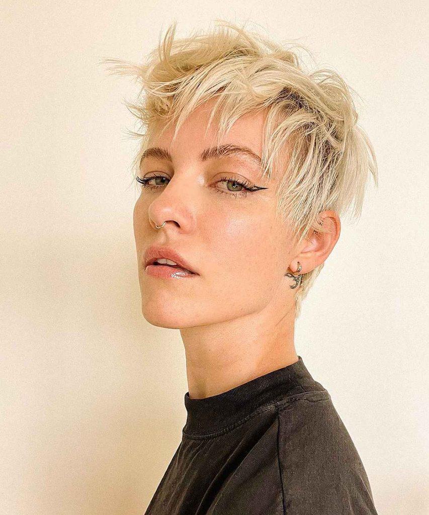 Pixie cut effet coiffé décoiffé