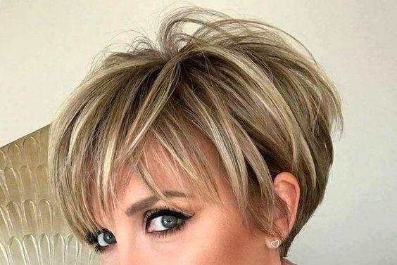 Pixie volume dessus frange effilée