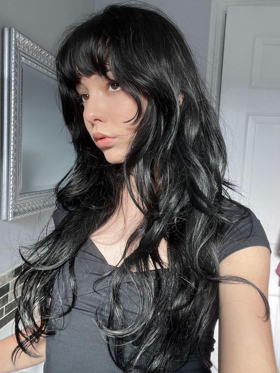 Wolf cut gothique cheveux noirs